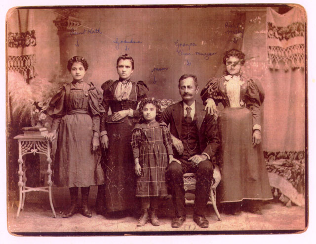 Family photo in Cuba with Julia